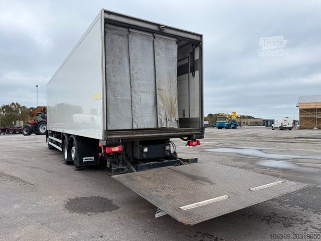 Camion refrigerato VOLVO FE320 6x2*4 TK T1200-R Spectrum 9,80 m. koffer