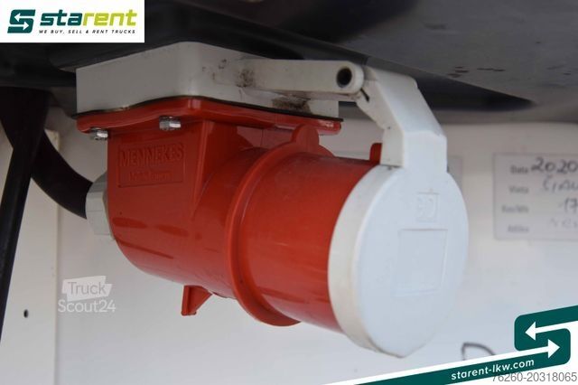 Hűtő félpótkocsi SCHMITZ CARGOBULL ThermoKing SLXi300 Palettenkasten 7.986 Std.