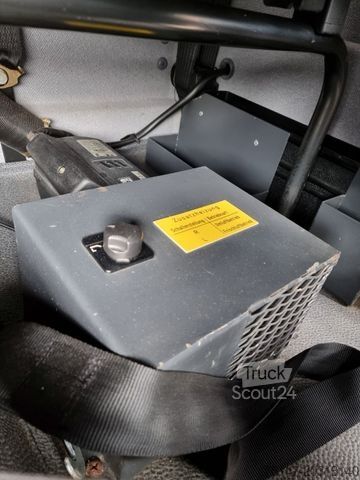 Furgão cortina de lona MERCEDES-BENZ 811 großes Haus / Doka 6 Sitzer AHK
