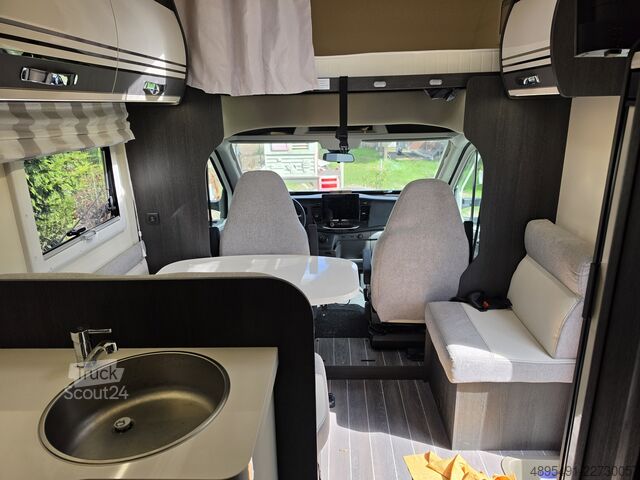 Alkoven karavan  