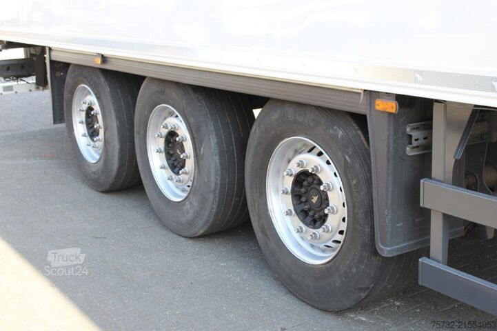 Semi-remorque SCHMITZ Thermo King SLXi 300 Doppelstock 2,65h   Strom