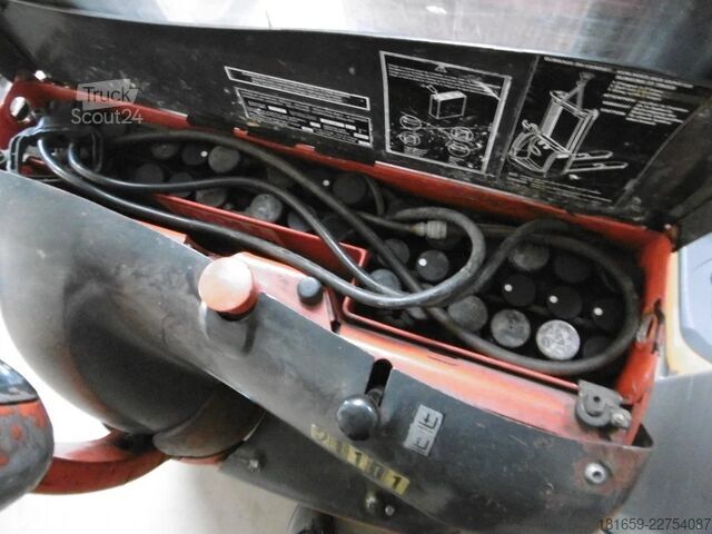 Stivuitor electric cu timonă LINDE L 12
