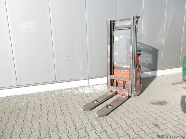 Stivuitor electric cu timonă LINDE L 12