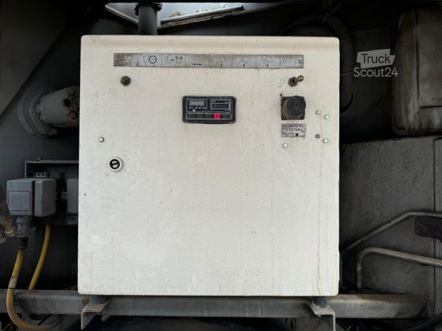 Автобетононасос MERCEDES-BENZ ACTROS 3240 8x4 Betonpumpe PUTZMEISTER BSF 42 M