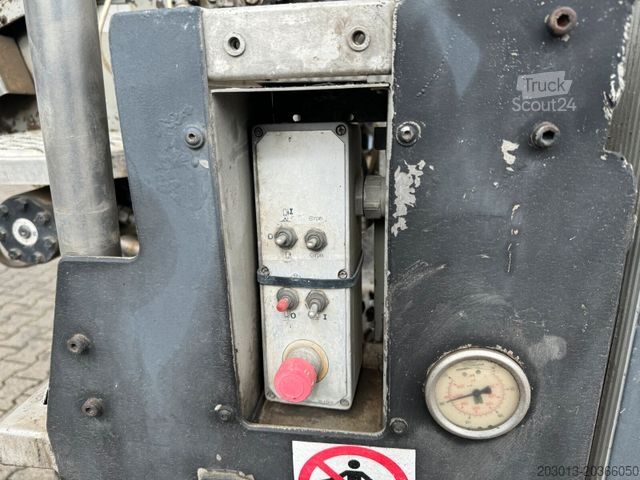 Автобетононасос MERCEDES-BENZ ACTROS 3240 8x4 Betonpumpe PUTZMEISTER BSF 42 M