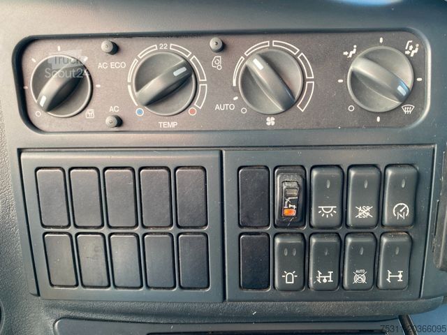 Automobilis ar plakanu platformu MAN TGM 15.290| HIAB 099 E-2*3x Sitze*AHK*manuell*AC