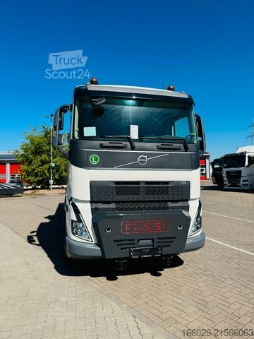 Autokran VOLVO FH 500 8x2 mit F990RA.2.28 L616 V30