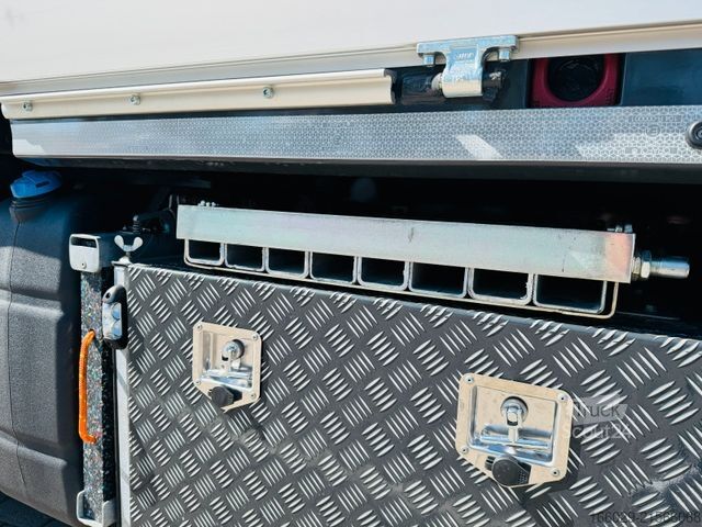 LKW mit Pritsche (offen) VOLVO FH 500 8x2 mit F990RA.2.28 L616 V30