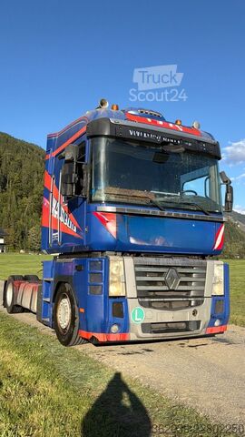 Стандартен влекач RENAULT MAGNUM 440 18T