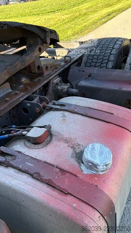 Стандартен влекач RENAULT MAGNUM 440 18T