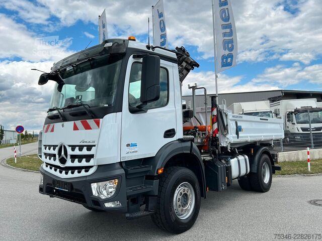 Trostrani kiperski kamion MERCEDES-BENZ Arocs 2135 Kipper/Kran Atlas AK 135/Funk/107 tkm