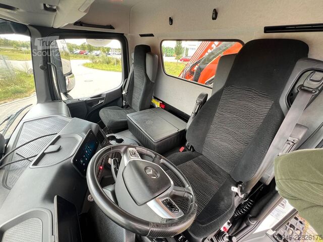 Trostrani kiperski kamion MERCEDES-BENZ Arocs 2135 Kipper/Kran Atlas AK 135/Funk/107 tkm