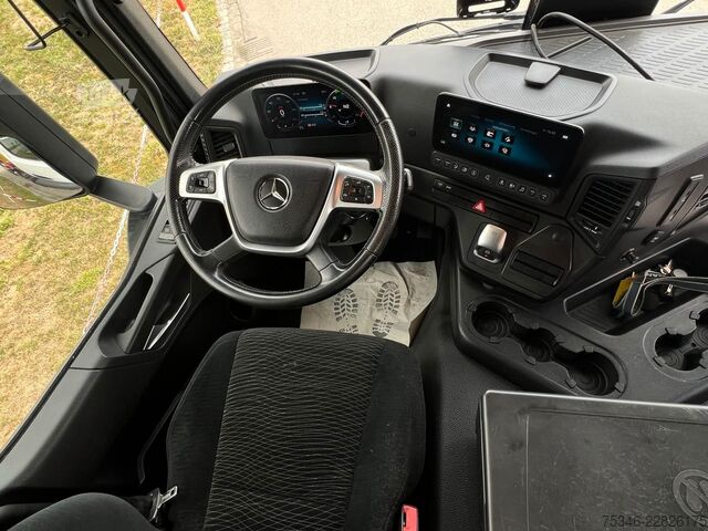 Trostrani kiperski kamion MERCEDES-BENZ Arocs 2135 Kipper/Kran Atlas AK 135/Funk/107 tkm