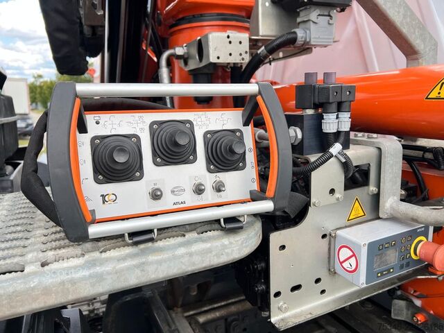 Auto-dizalica montirana na kamionu MERCEDES-BENZ Arocs 2135 Kipper/Kran Atlas AK 135/Funk/107 tkm