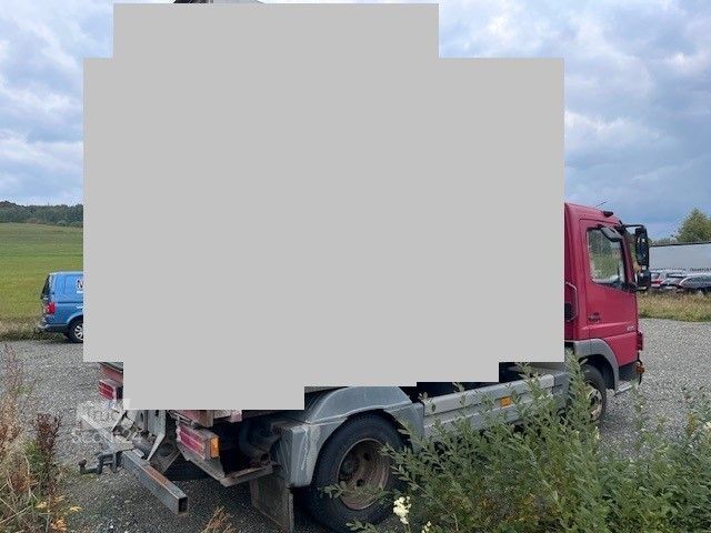 Pakettiauton alusta MERCEDES-BENZ 815 Fahrgestell mit AHK
