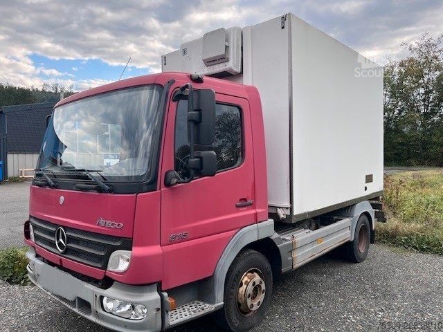 Jääkaappikorinen pakettiauto MERCEDES-BENZ 815 Kühlkoffer Thermoking mit Rohrbahnen