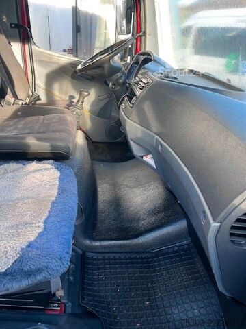 Jääkaappikorinen pakettiauto MERCEDES-BENZ 815 Kühlkoffer Thermoking mit Rohrbahnen
