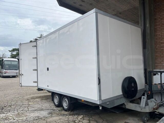 Gesloten bak Humbaur Rimorchio