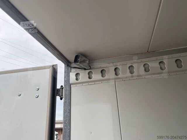 Gesloten bak Humbaur Rimorchio