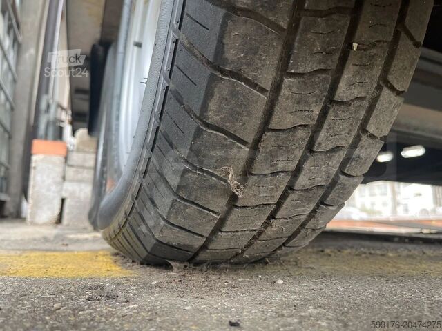 Gesloten bak Humbaur Rimorchio