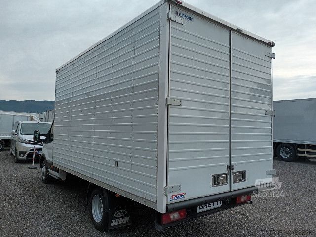 Škatlasti tovornjak Ford Mod. Vers.