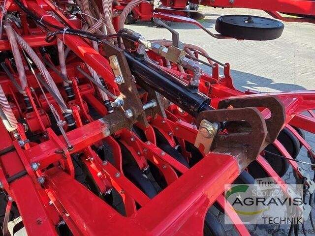 Combination harrow Pöttinger TERRASEM C6