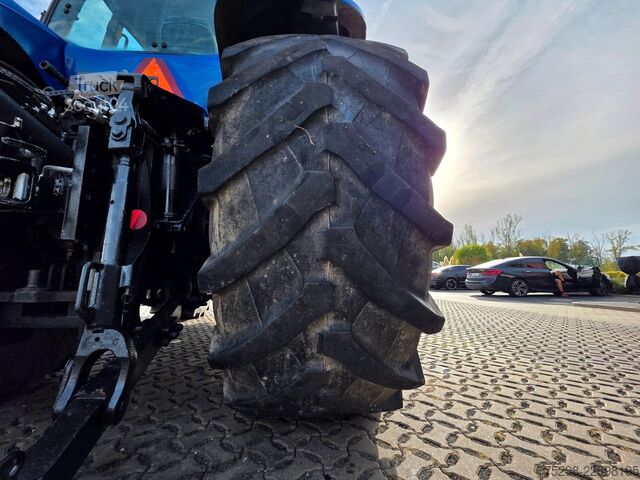 Tractor NEW HOLLAND TG 230