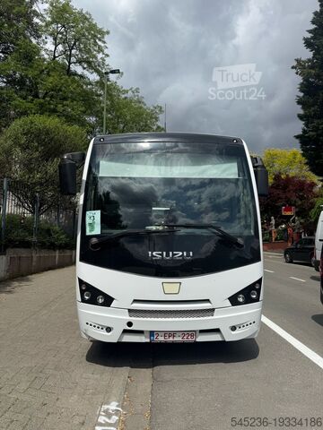 Trener Isuzu Turquoise