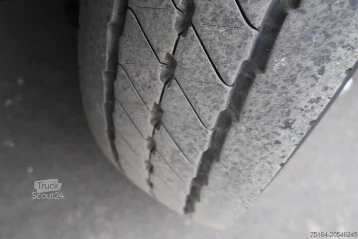 Camion à plateau & bâche MAN TGL 12.220 BL