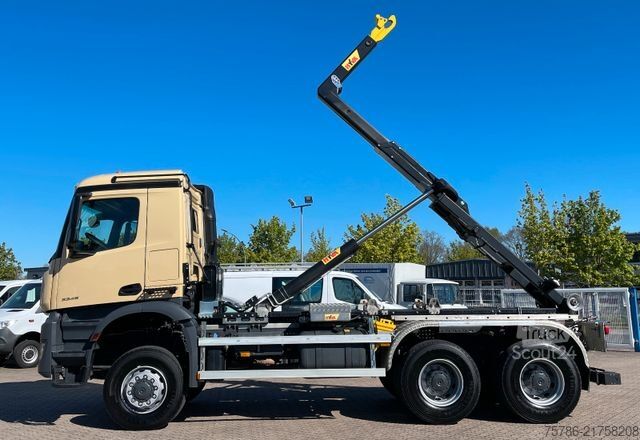 Kroklastbil MERCEDES-BENZ Arocs 3345 6x6 BB/ Hyva 26-51-S/ Kran Hydr.