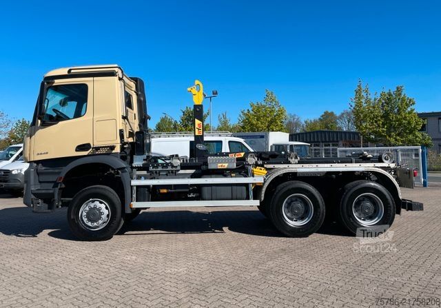 Kroklastbil MERCEDES-BENZ Arocs 3345 6x6 BB/ Hyva 26-51-S/ Kran Hydr.