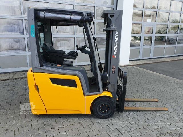 Frontstapler JUNGHEINRICH EFG 215 / Triplex: 4.25m! / nur 3.439h! / 2022