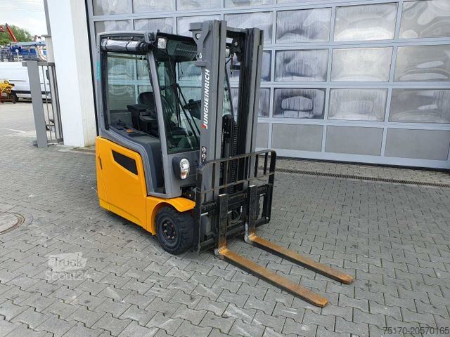 Ön yükleyici forklift JUNGHEINRICH EFG 215 / Triplex: 4.25m! / nur 3.439h! / 2022