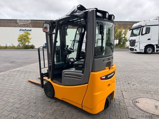 Wózek widłowy czołowy JUNGHEINRICH EFG 215 / Triplex: 4.25m! / SS / nur 2.819h!