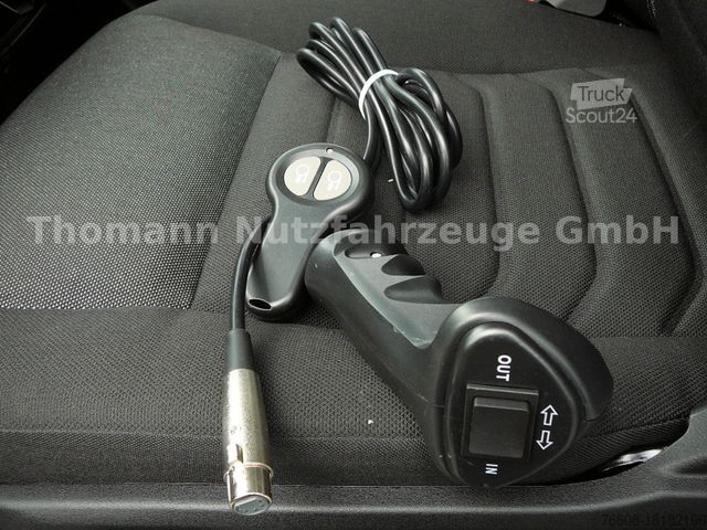 Abschleppwagen IVECO Daily 35S18 Autotransporter Klimaaut. Premium