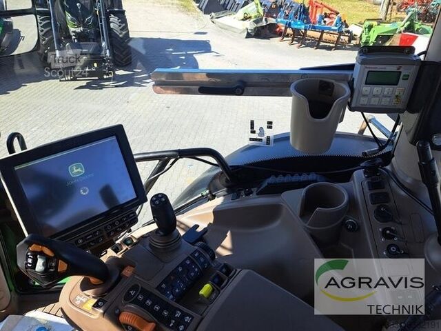 Traktor John Deere 6215 R