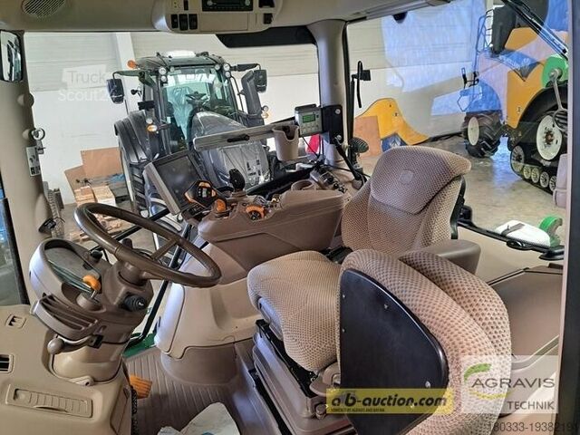 Traktor John Deere 6215 R