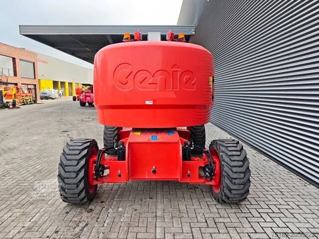 Platformă de lucru telescopică articulată Genie Z-62/40