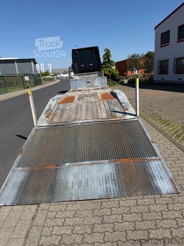 Semitrailer med lav last Trias Tieflader