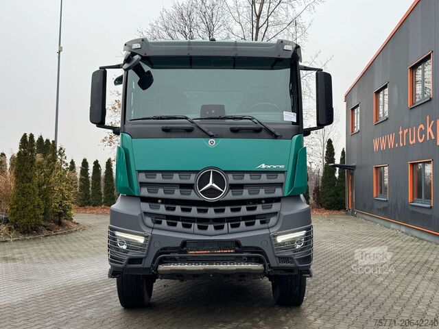Kamion za otkači Mercedes-Benz AROCS 3351 6x6 WYWROTKA TRÓJSTRONNA Z BORDMATI...