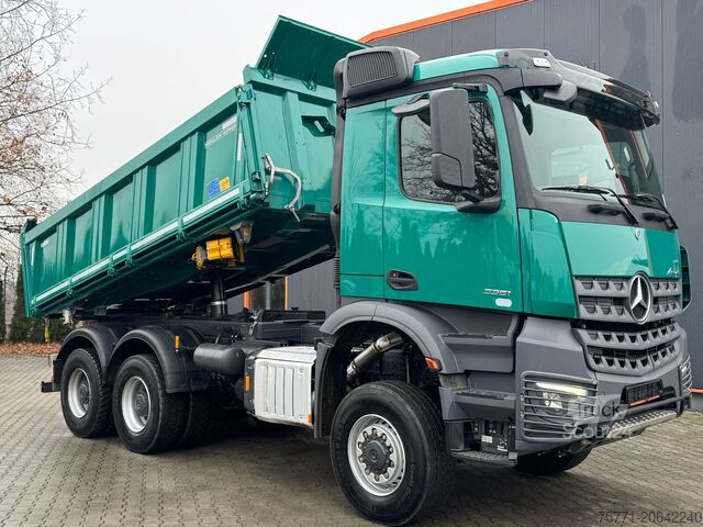 Kamion za otkači Mercedes-Benz AROCS 3351 6x6 WYWROTKA TRÓJSTRONNA Z BORDMATI...