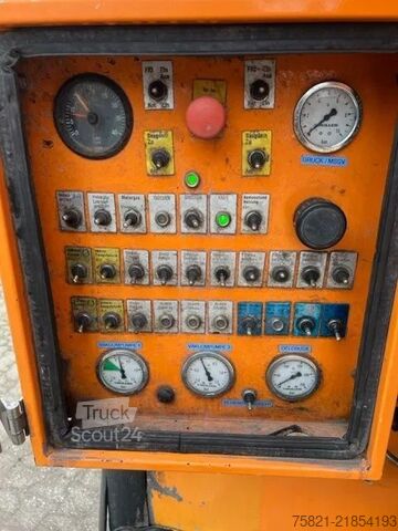 Zuigvoertuig MAN 35.402 8x4 (ORIGINAL LOW KM )