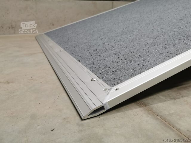 Remorcă carosată HAPERT Sapphire L-1 Rampe Kofferanhänger