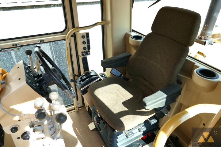 Grader Caterpillar 140H