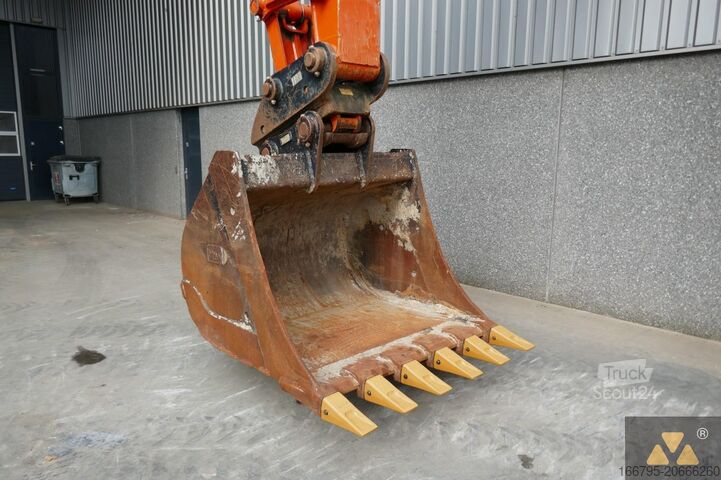 Koparka gąsienicowa Hitachi ZX300LC-7