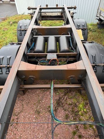 Wissellaadbak-oplegger KÖGEL ZW 18 TANDEM