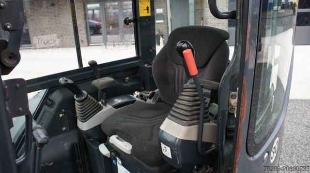 حفارة صغيرة KOMATSU PC35MR-3 PC35 Minibagger 3740 Kg