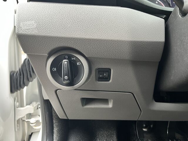 Yüksek tavanlı istasyon vagonu Volkswagen Transporter 2.0 TDI L2H1 Sortimo Kastinrichting...