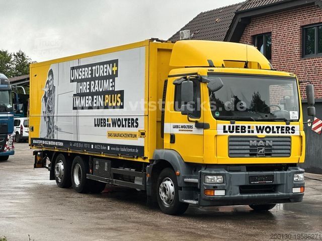 Vrachtwagen met bakwagen MAN TGM 22.280 6x2 Kofferaufbau, Ladebordwand
