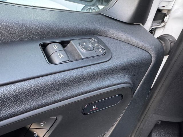Ploščati dostavnik MERCEDES-BENZ Sprinter 319 CDI 4325 Klima Kamera AHK
